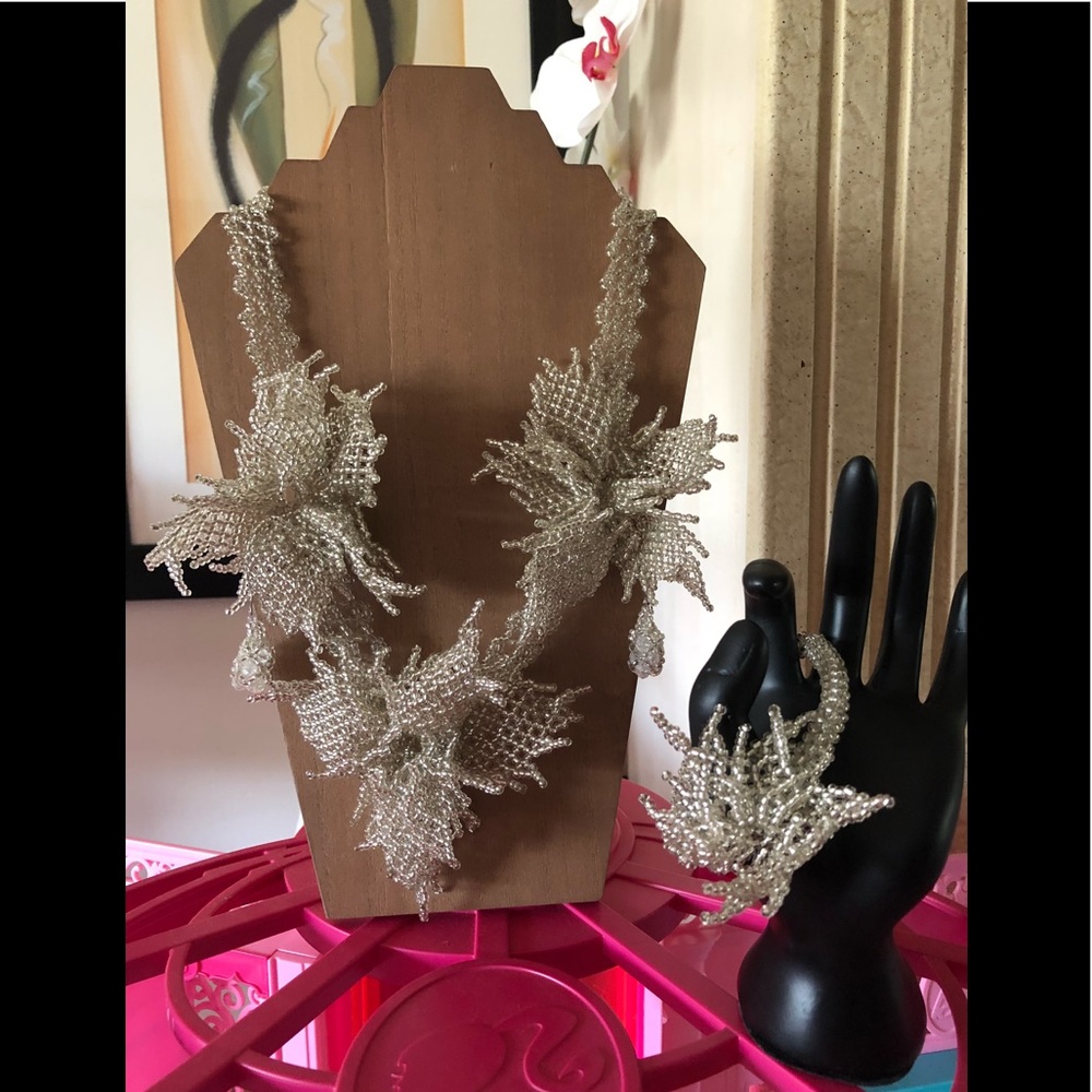 CLEAR WEDDING BEADED NECKLACE.